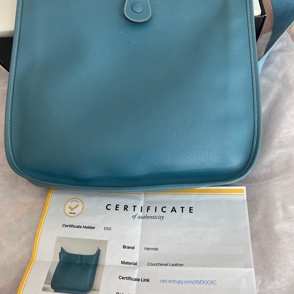 Hemes Evelyn 1 GM in Blue Jean Courchevel 12”x12”x4” Gold hardware - Picture 10 of 10